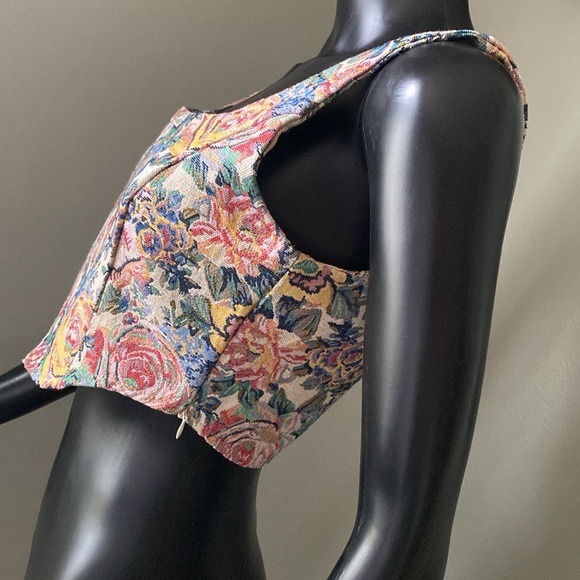 Floral Tapestry Crop Top - Picture 5 of 10